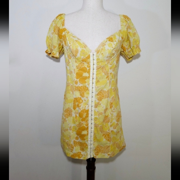 Urban Outfitters Floral Short Sleeve Hook & Eye Mini Dress Size Medium NEW - Picture 4 of 9